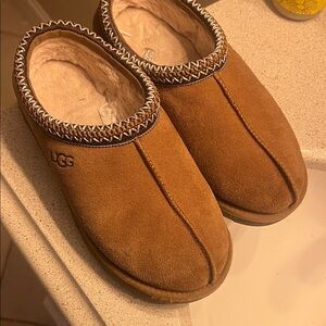 UGG Chestnut/Tan Suede Shearling Slip-On Slippers